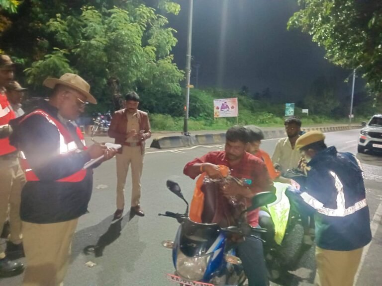 ಕೋಲಾರ ಜಿಲ್ಲಾ ಪೊಲೀಸ್‌ ವತಿಯಿಂದ ನಗರದಲ್ಲಿ ರಾತ್ರಿ ವಿಷೇಶ ಗಸ್ತು