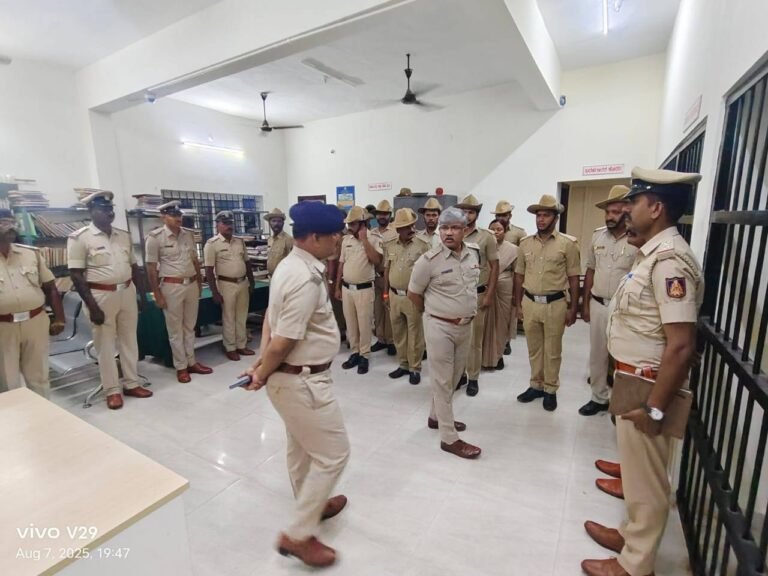 ಕುಷ್ಟಗಿ ಪೊಲೀಸ್ ಠಾಣೆಗೆ ಪೊಲೀಸ್ ವರಿಷ್ಠಾಧಿಕಾರಿ ಭೇಟಿ