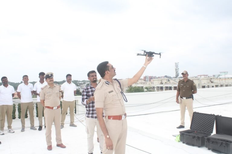 ಡ್ರೋನ್‌ಗಳ ಕಾರ್ಯಕ್ಷಮತೆಯನ್ನು ಪರಿಶೀಲಿಸಿದ ಕಲಬುರಗಿ ಪೊಲೀಸ್ ಆಯುಕ್ತರು