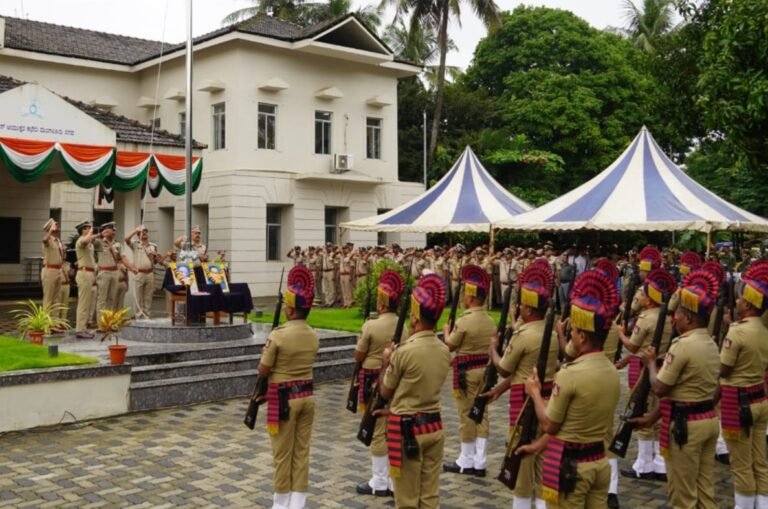 79ನೇ ಸ್ವಾತಂತ್ರ್ಯೋತ್ಸವದ ಅಂಗವಾಗಿ ಮಂಗಳೂರು ನಗರ ಪೊಲೀಸ್ ಆಯುಕ್ತರ ಕಛೇರಿಯಲ್ಲಿ ಧ್ವಜಾರೋಹಣವನ್ನು ನೆರವೇರಿಸಲಾಯಿತು .