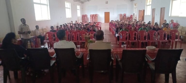 ಸೋಮವಾರಪೇಟೆಯ ಶಾಲೆಯಲ್ಲಿ ಮಾದಕ ವಸ್ತು ಮತ್ತು ರಸ್ತೆ ಸುರಕ್ಷತೆ ಕುರಿತು ಜಾಗೃತಿ