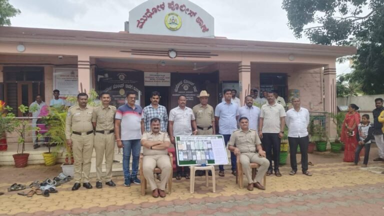 ಬಾಗಲಕೋಟೆ ಜಿಲ್ಲೆಯಲ್ಲಿ ಪೋಲೀಸರಿಂದ ಕಳೆದುಕೊಂಡ ಮೊಬೈಲ್‌ಗಳು ಮಾಲೀಕರಿಗೆ ವಾಪಸ್