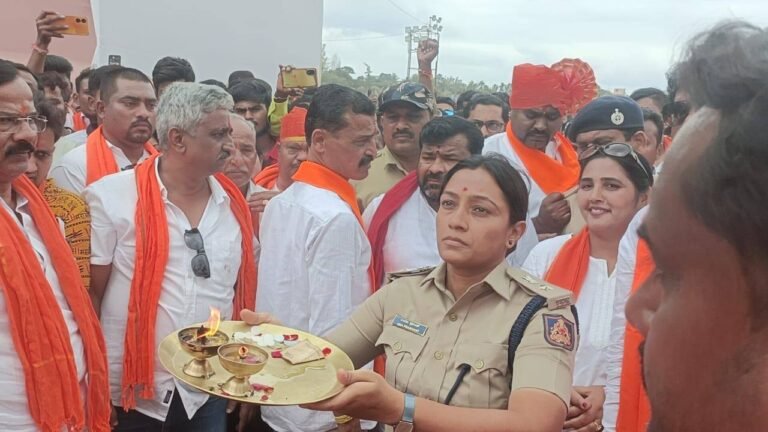 ಗಣೇಶ ವಿಸರ್ಜನಾ ಮೆರವಣಿಗೆಗೆ ಚಾಲನೆ ನೀಡಿದ ಪೊಲೀಸ್ ಅಧೀಕ್ಷಕರಾದ ಶ್ರೀಮತಿ ಉಮಾ ಪ್ರಶಾಂತ್ ಐಪಿಎಸ್