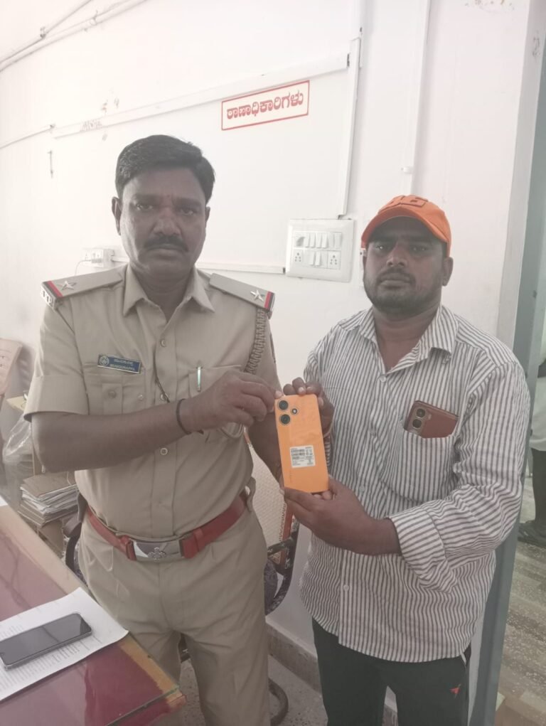ಕಳುವಾಗಿರುವ ಮೊಬೈಲ್ ಫೋನ್ ಗಳು ಮಾಲೀಕರಿಗೆ ಹಸ್ತಾಂತರಿಸಲಾಯಿತು