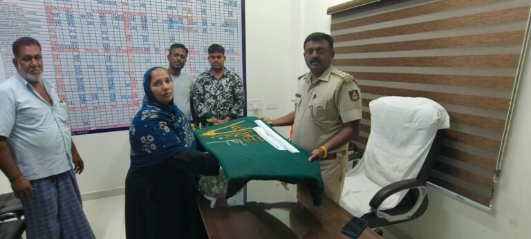 ಚನ್ನಪಟ್ಟಣ ಪೂರ್ವ ಪೊಲೀಸ್‌ ಠಾಣೆರಲ್ಲಿ ಪತ್ತೆ ಮಾಡಲಾದ ಸ್ವತ್ತುಗಳನ್ನು ಸಂಬಂಧಪಟ್ಟ ವಾರಸುದಾರರಿಗೆ ಹಿಂದಿರುಗಿಸಲಾಯಿತು.