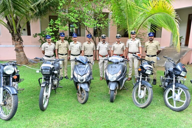 ಇಬ್ಬರ ಬೈಕ್ ಖಧೀಮರನ್ನು ಬಂಧಿಸಿ ಲಕ್ಷಾಂತರ ರೂಪಾಯಿ ಮೌಲ್ಯದ ಬೈಕ್‌ ವಶ