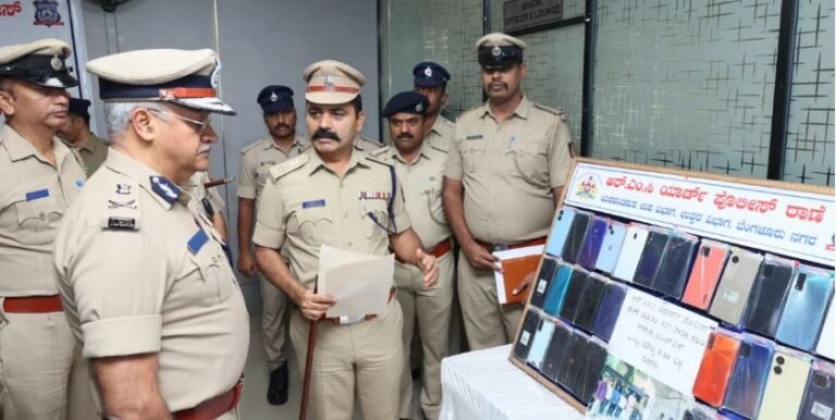 ಮೊಬೈಲ್ ಸುಲಿಗೆ ಮಾಡುತ್ತಿದ್ದ ಇಬ್ಬರು ಆರೋಪಿಗಳ ಬಂಧನ.. 30 ಮೊಬೈಲ್ ಜಪ್ತಿ