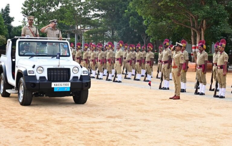 ಜಿಲ್ಲಾ ಪೊಲೀಸರ ಶಿಸ್ತು, ಸನ್ನದ್ಧತೆಗೆ ಐಜಿಪಿ ಮೆಚ್ಚುಗೆ.. ತುಕಡಿಗಳ ಪರಿವೀಕ್ಷಣೆ
